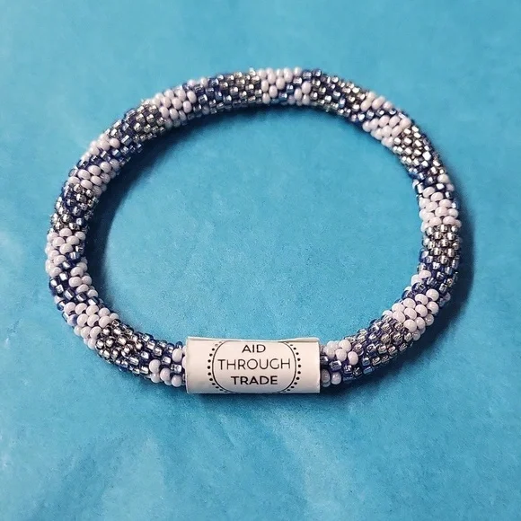 6 bracelets - Picture 8 of 8